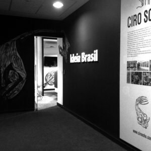 Empresa de Design e Marketing Digital foto entrada com exposição do Ciro Schu